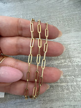 Load image into Gallery viewer, Gold paperclip necklace
