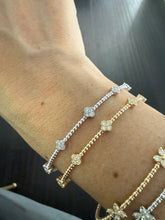 Load image into Gallery viewer, Mini clover flexi bangle
